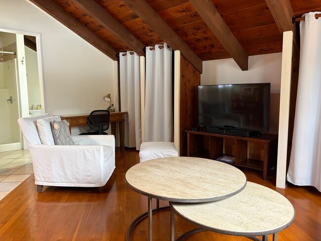 Building Photo - 437 Keolu Dr