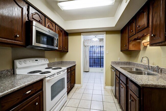 Foto del edificio - 10374 Longmont Dr