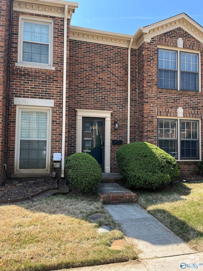 Building Photo - 1008 Heatherwood Dr SE