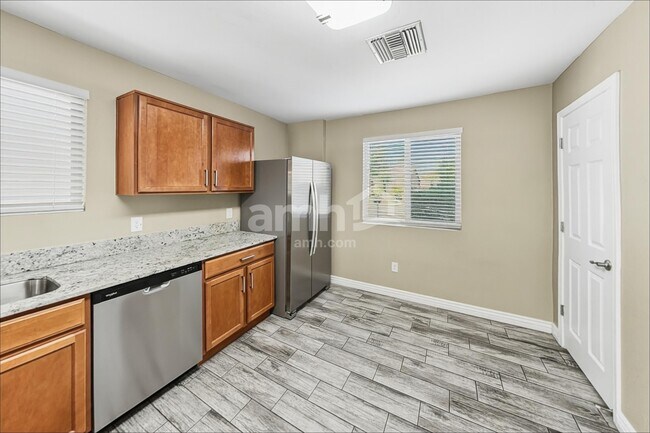 Foto del edificio - 8933 N Country Cove Tr