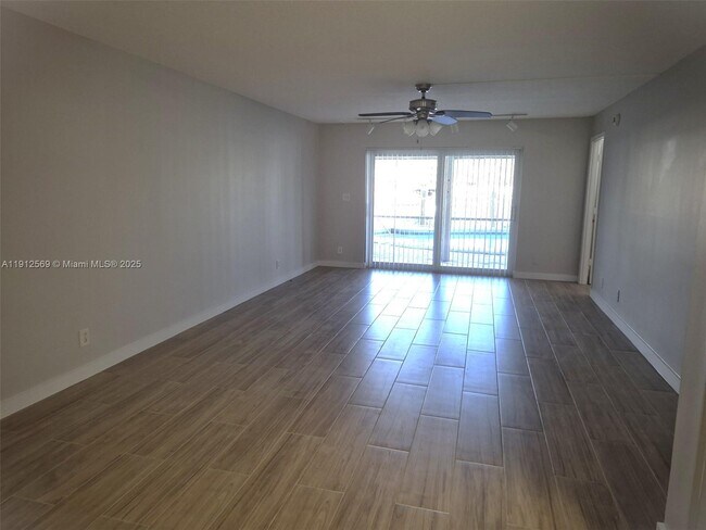 Foto del edificio - 1617 SE 15th St