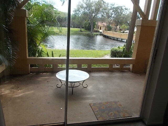 Foto del edificio - 4831 Via Palm Lakes