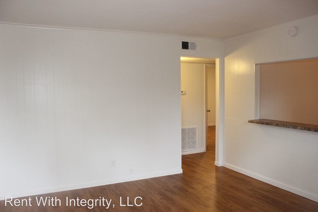 Building Photo - 643 Kissimmee St