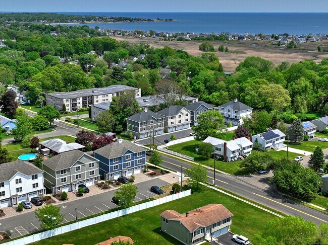 Building Photo - 339 Meadowside Rd