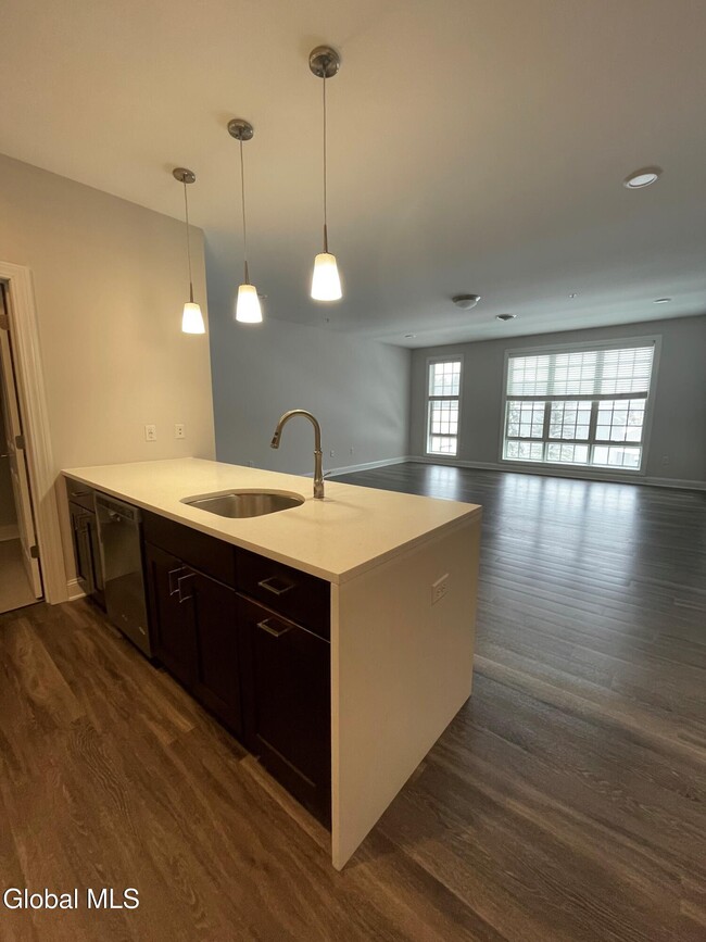 Foto del edificio - 130 Excelsior Ave