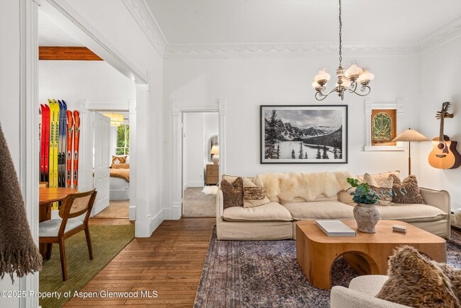 Building Photo - 406 W Smuggler St