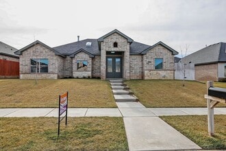 Building Photo - 2801 Knoll Dr