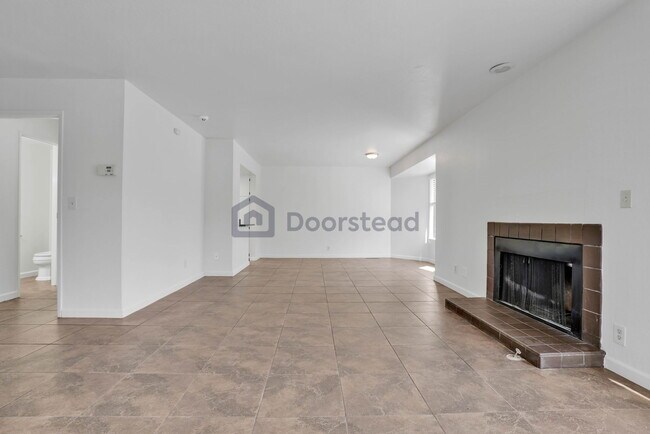 Building Photo - 1704 Dalessi Dr