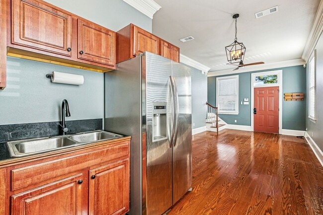 Building Photo - 503-505Third