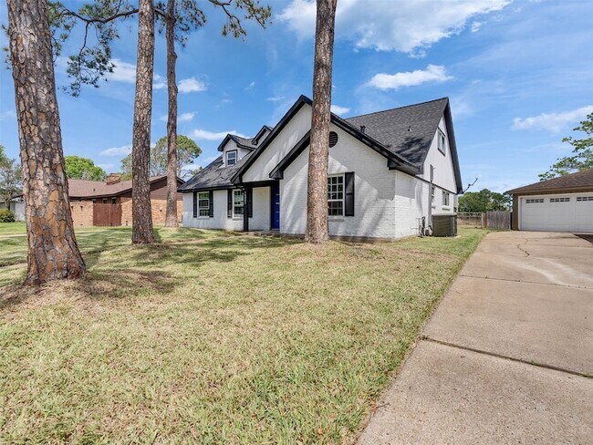 Foto del edificio - 16007 Diana Ln