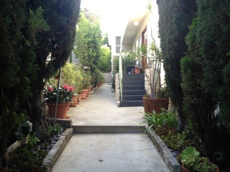 Building Photo - 10331 Almayo Ave