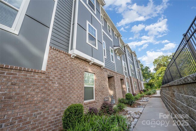 Foto del edificio - 4464 Millennium Ave