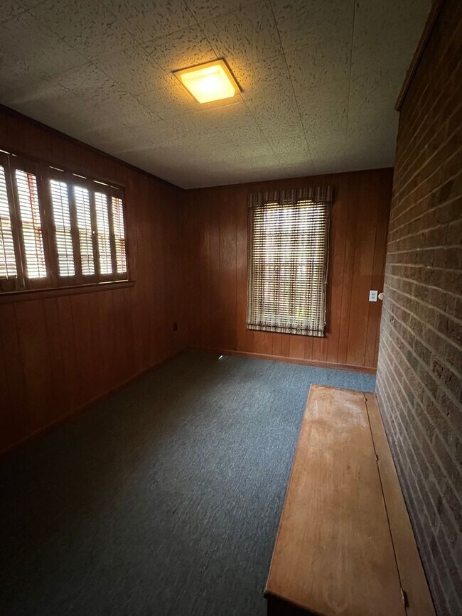 Foto del edificio - 4 Bed/2 Bath Two Story Home