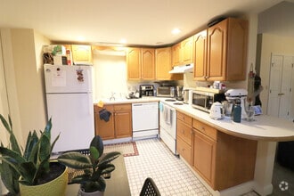 Building Photo - 1090 Beacon St