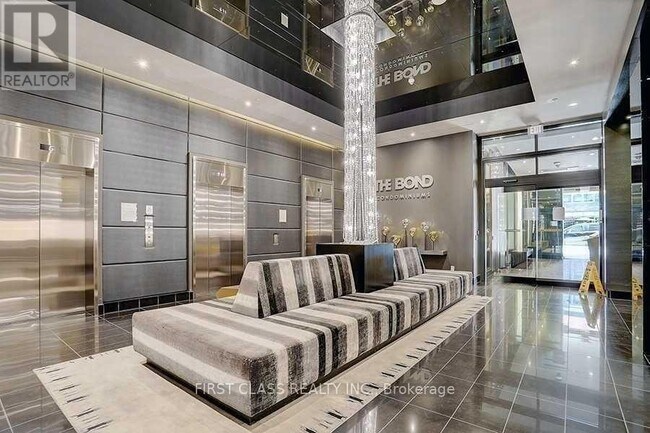 Building Photo - 290 Adelaide St W