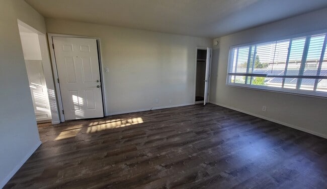 Building Photo - 3340 Belmont Ave