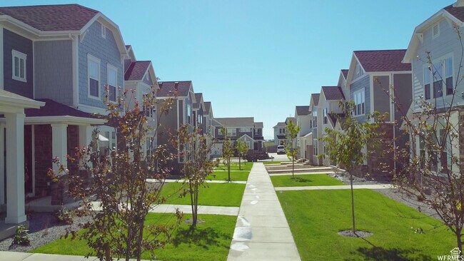 Foto del edificio - 10078 Loblobby Ln