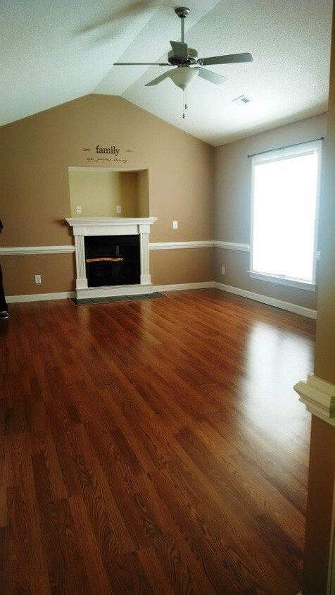 Building Photo - 3624 Fescue Dr