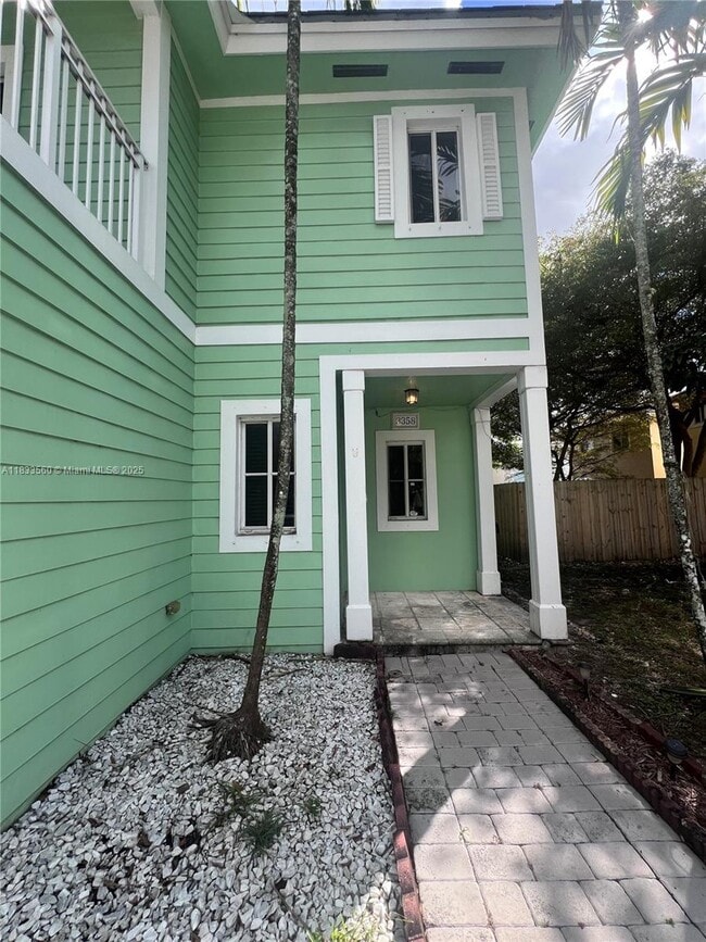 Foto del edificio - 3358 NE 4th St