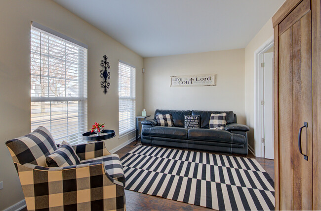 Building Photo - 1504 Bluestem Ln