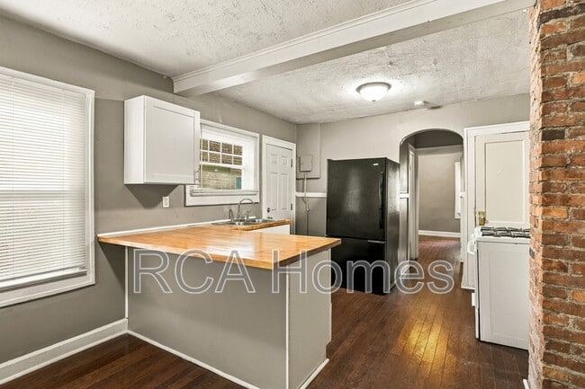 Foto del edificio - 1126 E Bradbury Ave