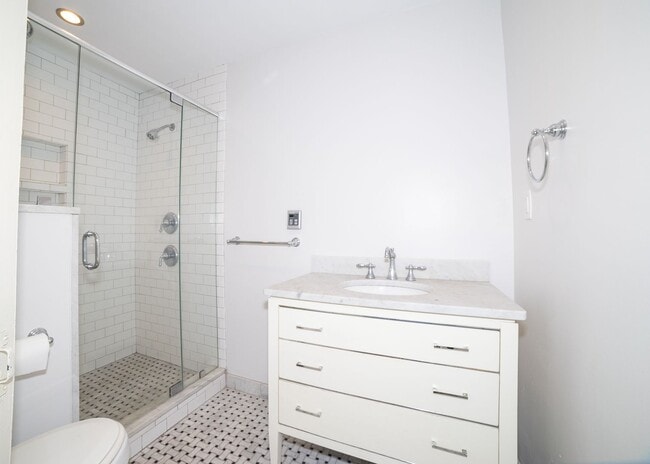 Building Photo - 2BD/2BA HOUSE with OFFICE on JAMES ISLAND ...