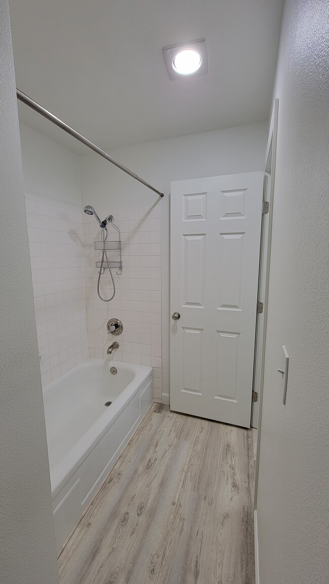 Building Photo - 1109 Wildrose Ct