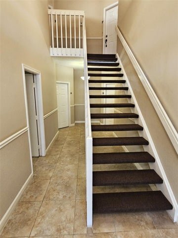 Building Photo - 5770 Coach House Cir