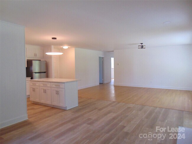 Foto del edificio - 7500 Thorncliff Dr