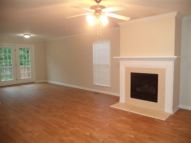 Foto del edificio - 4657 Aylesbury Drive