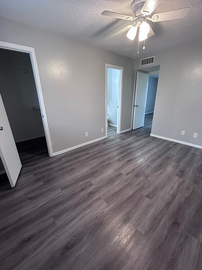 Foto del edificio - 1700 W McIntyre St