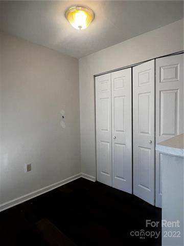 Foto del edificio - 4824 Spring Lake Dr
