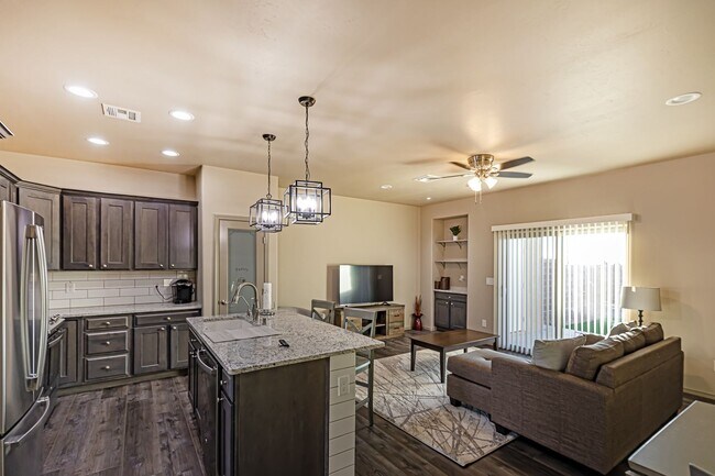 Foto del edificio - Fully Furnished