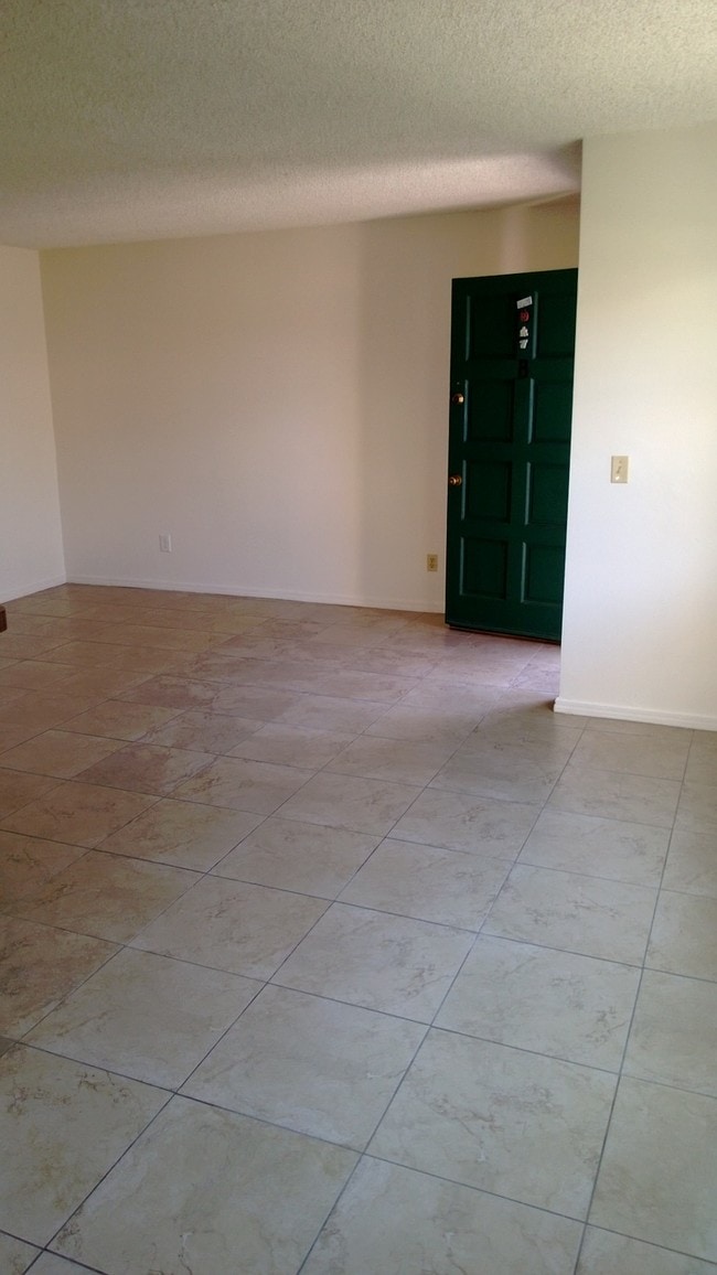 Entrance to living room - 4361 Green Ave