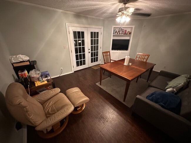 Building Photo - 600 Bagby Ave