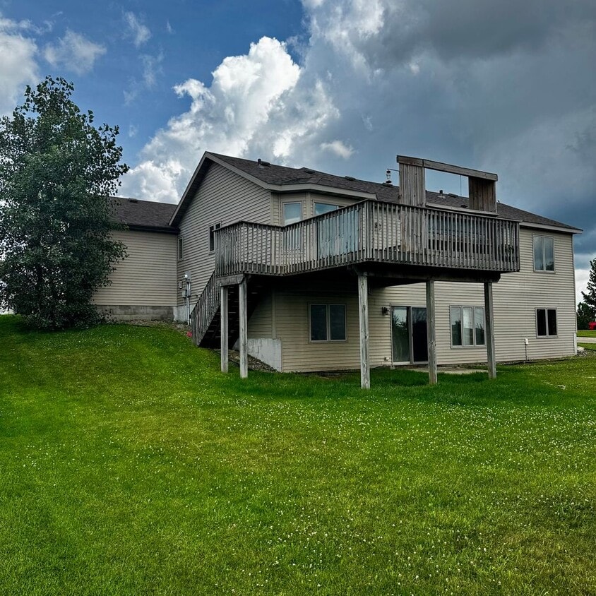 Building Photo - “A home you’ll be proud to call your own”  NW Desirable Badger Hill Neighborhood! 4bedroom  2bath...