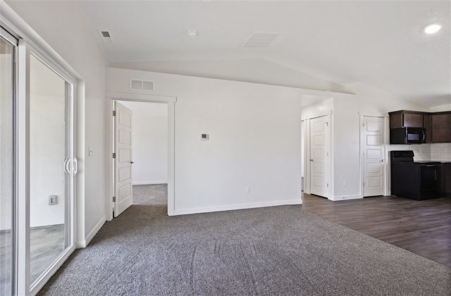 Building Photo - MOVE IN READY!