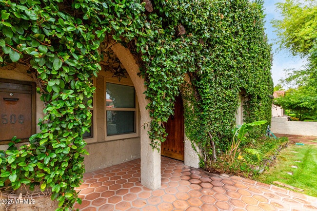 Foto del edificio - 1509 E Cheery Lynn Rd