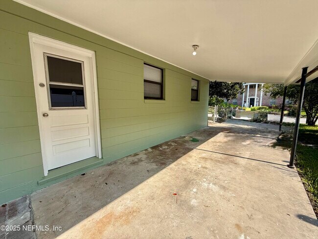 Building Photo - 2271 W 10th St