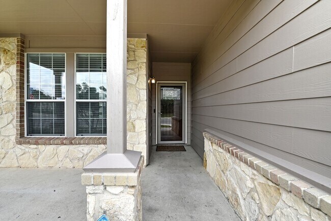 Foto del edificio - 5 bed | 3 bath | Corner lot | Fully remode...