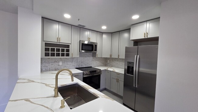 Building Photo - 4002 Crockers Lake Blvd