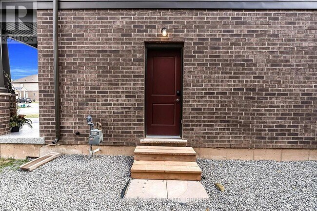 Building Photo - 142 Bur Oak Dr