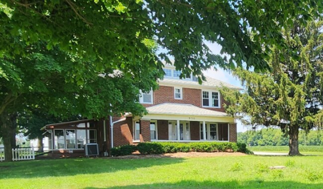 Building Photo - Brick Farm House North of Terre Haute