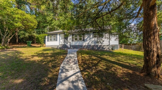 Building Photo - 3930 Fairview Dr
