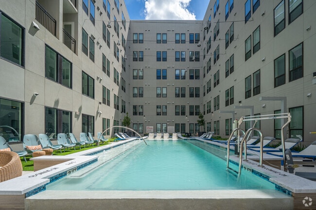 Pool - UNITI Montrose Apartments