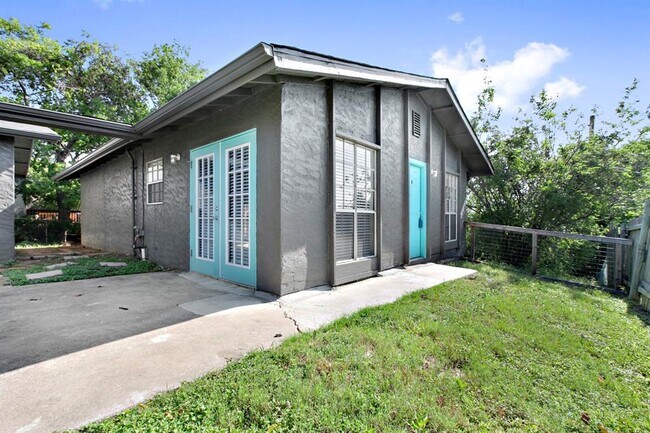 Foto del edificio - 6205 Hyside Dr