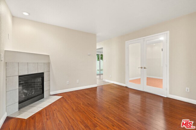Building Photo - 9155 Cedros Ave