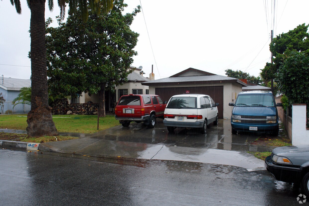 Primary Photo - 3847 W 110th St