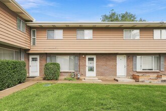 Building Photo - 1064 N Nayon St