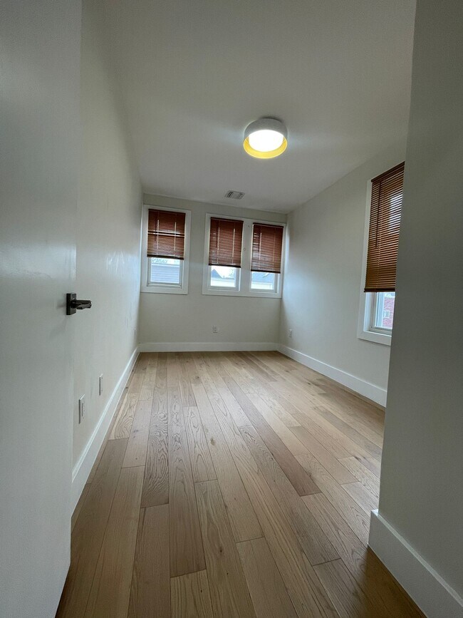 Building Photo - 203 Pearsall Ave